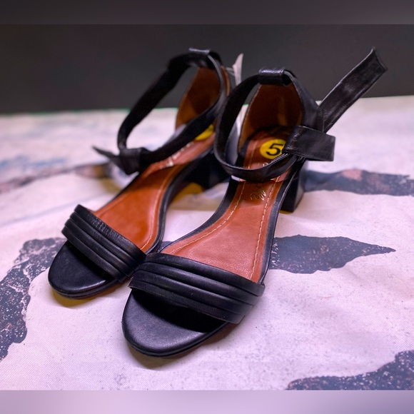 L’intervalle Heels - Picture 2 of 6